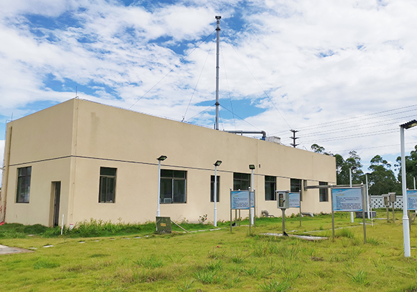 鶴山市第一座花園式地埋式污水處理廠<br />
<br />
國(guó)家財(cái)政部第四批PPP示范項(xiàng)目、江門(mén)市第一個(gè)以PPP模式建設(shè)的農(nóng)村污水處理設(shè)施項(xiàng)目。